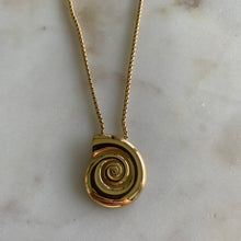 Load image into Gallery viewer, Oceania Shell Necklace 18k gold